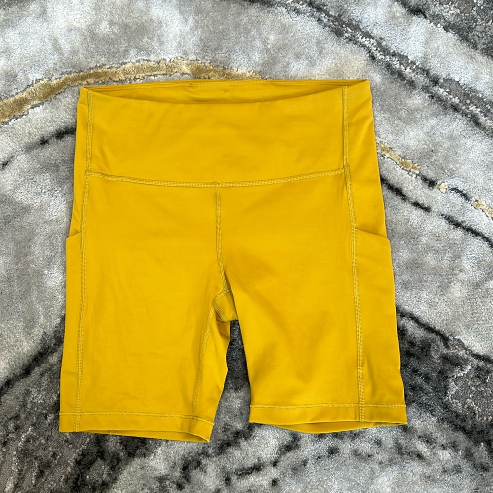 Athleta ultimate stash pocket 7” bike short